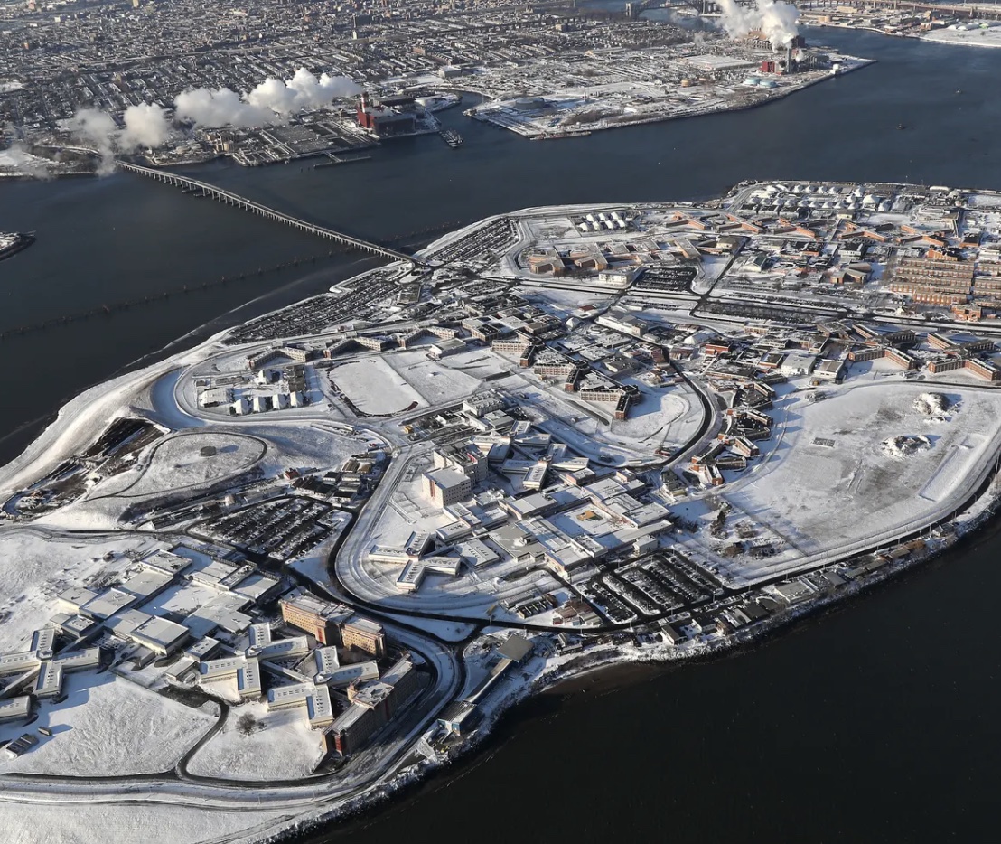 Security on Rikers Island / Image of Rikers Island